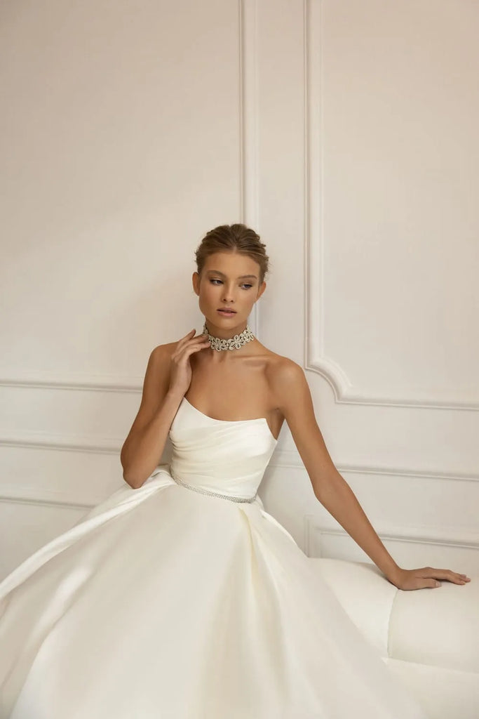Wedding Dress Eva Lendel Oranta